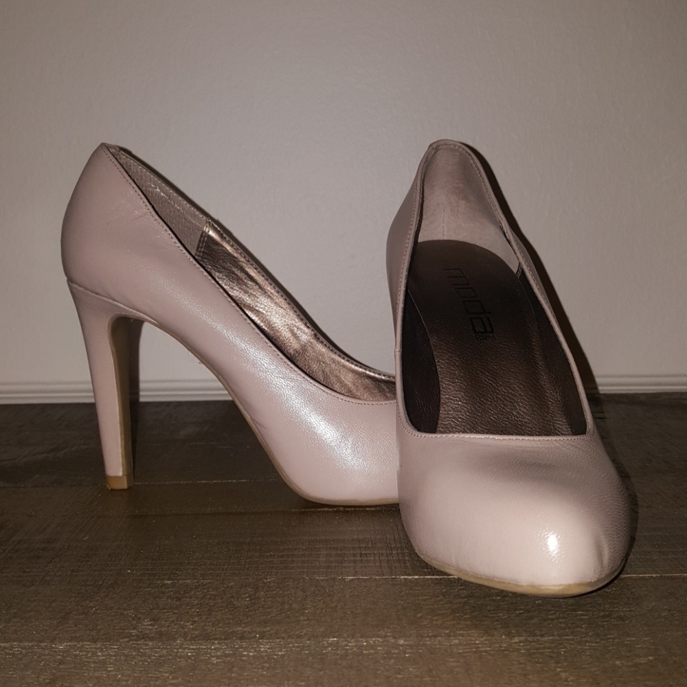 Moda beige heels